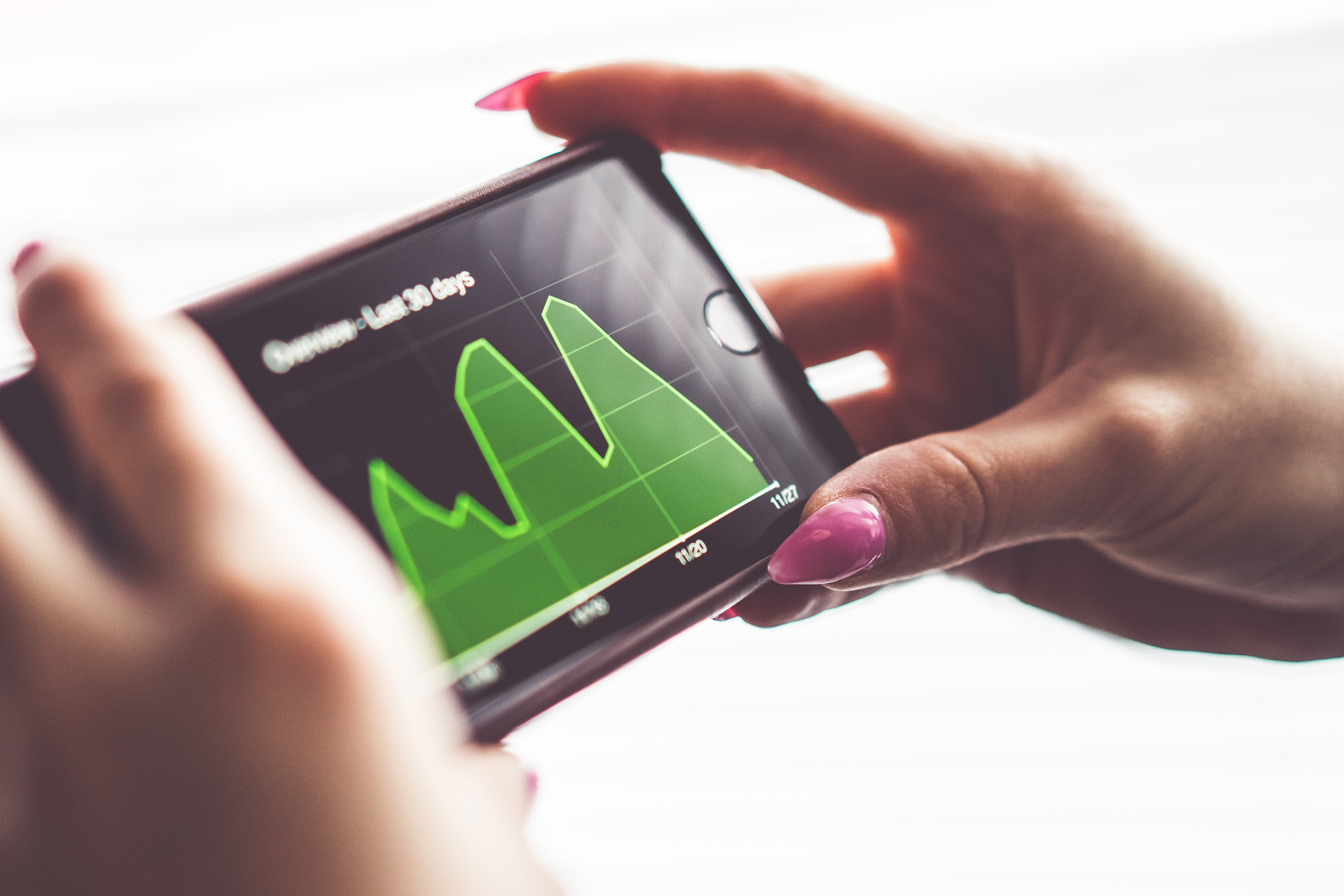 woman-checking-her-website-stats-on-her-smartphone-picjumbo-com Mobile first